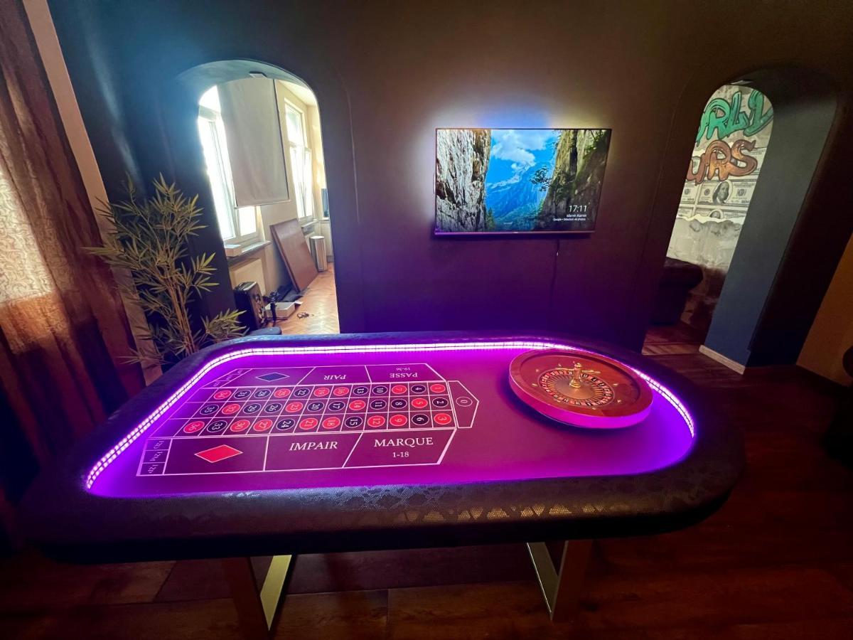 Апартаменты Capsule Casino - Jacuzzi - Billard - Netflix - Console & Jeux Монс Экстерьер фото